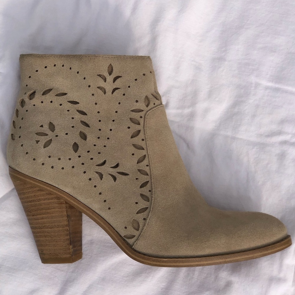 Ivanka Trump Suede Leather Tan Women’s Size 8 Ankle Boots